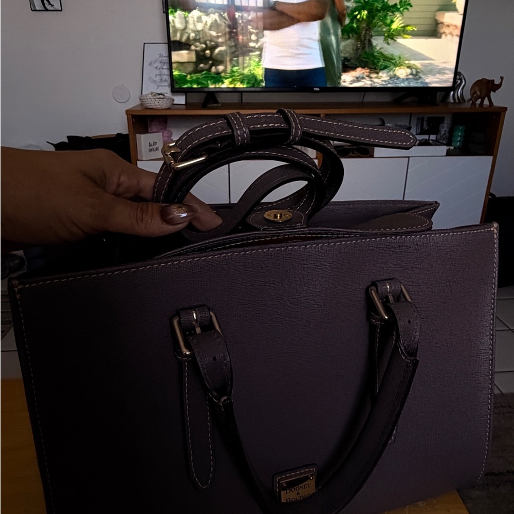 Dooney & Bourke Handbag in Elephant color in very good condition.